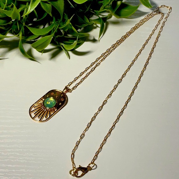 Lovely Fashion Pendant with Delicate Gold Tone Chain - Picture 2 of 6